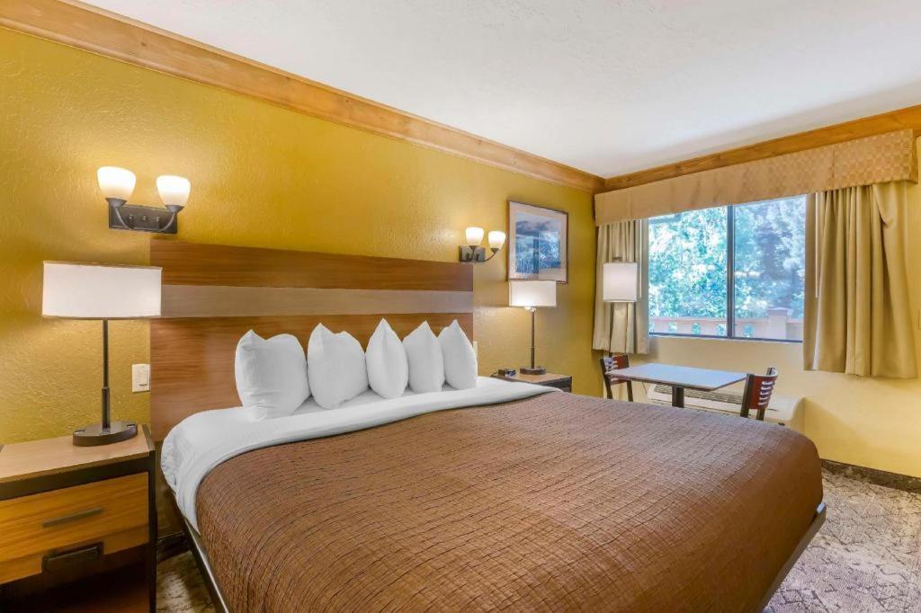 Best Western Rivers Edge Red River Exterior photo