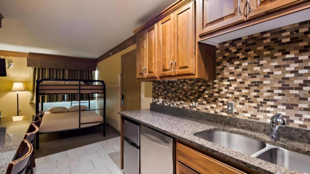 Best Western Rivers Edge Red River Exterior photo